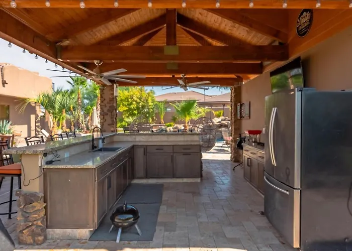 Sleeps 25 • Heated Pool And • Pickleball Court Scottsdale