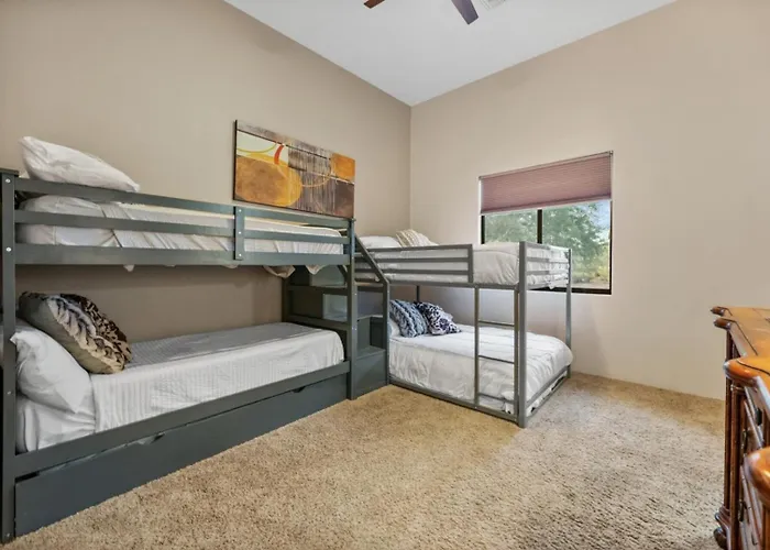 Sleeps 25 • Heated Pool And • Pickleball Court * Scottsdale