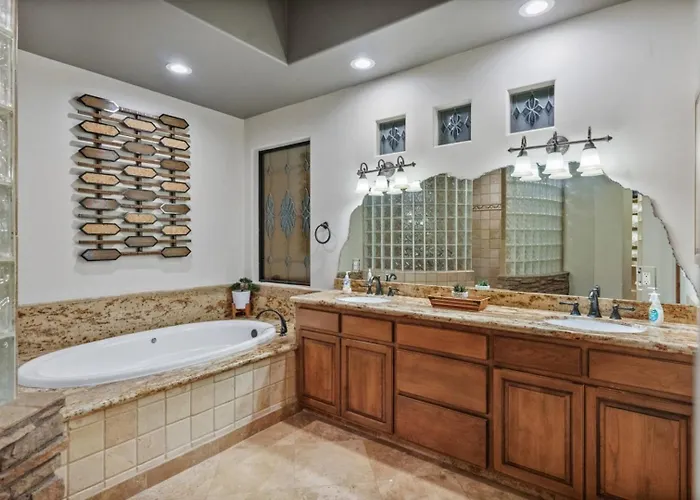 Villa Sleeps 25 • Heated Pool And • Pickleball Court Scottsdale