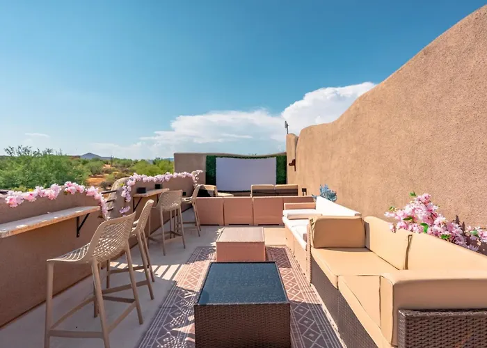 Sleeps 25 • Heated Pool And • Pickleball Court *