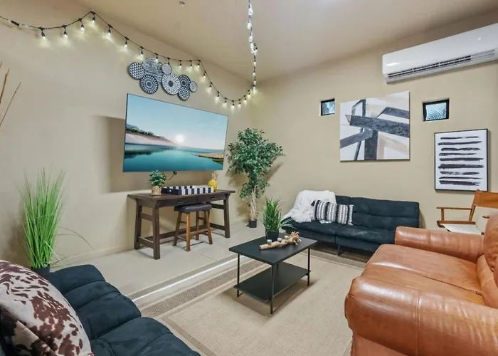 Sleeps 25 • Heated Pool And • Pickleball Court Villa