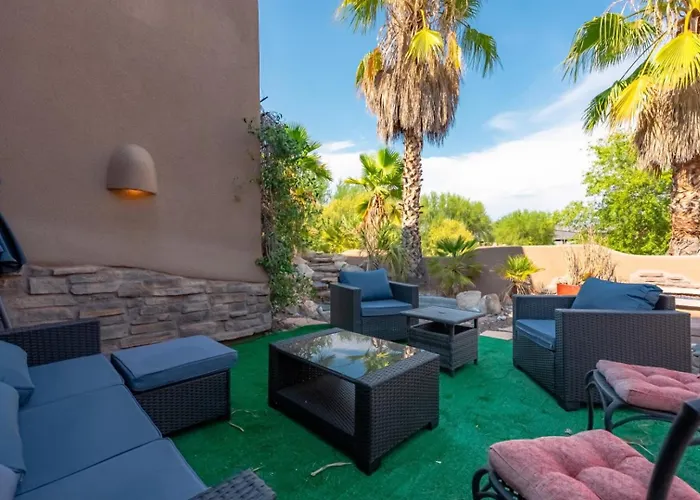 Sleeps 25 • Heated Pool And • Pickleball Court *