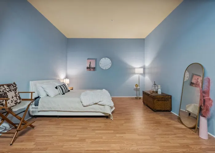 Villa Sleeps 25 • Heated Pool And • Pickleball Court