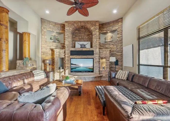 Sleeps 25 • Heated Pool And • Pickleball Court Villa Scottsdale