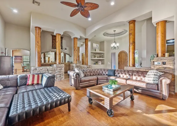 Sleeps 25 • Heated Pool And • Pickleball Court Villa Scottsdale