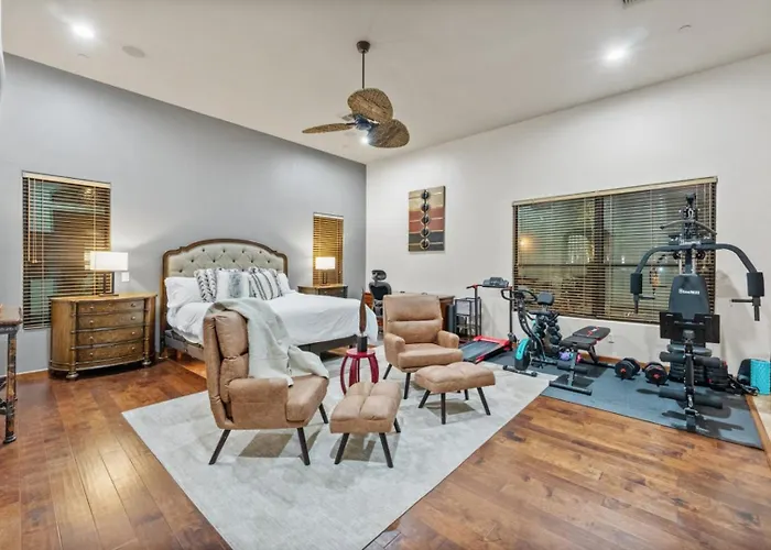 Sleeps 25 • Heated Pool And • Pickleball Court Scottsdale