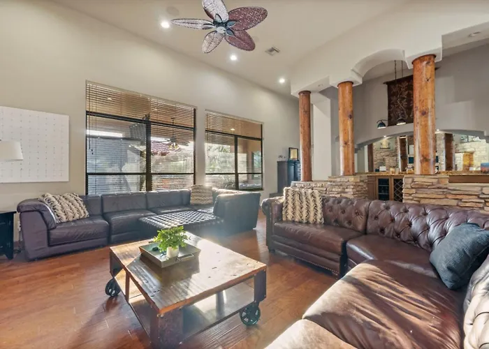 Sleeps 25 • Heated Pool And • Pickleball Court