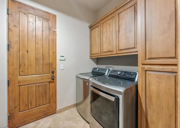 Sleeps 25 • Heated Pool And • Pickleball Court Villa *